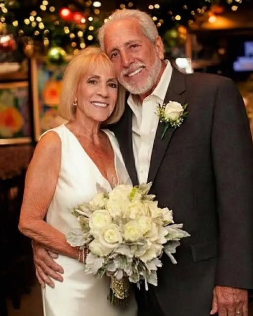 Mi padre se casó con mi tía tras la muerte de mi madre, pero en la boda mi hermano dijo: “Papá no es quien dice ser.”