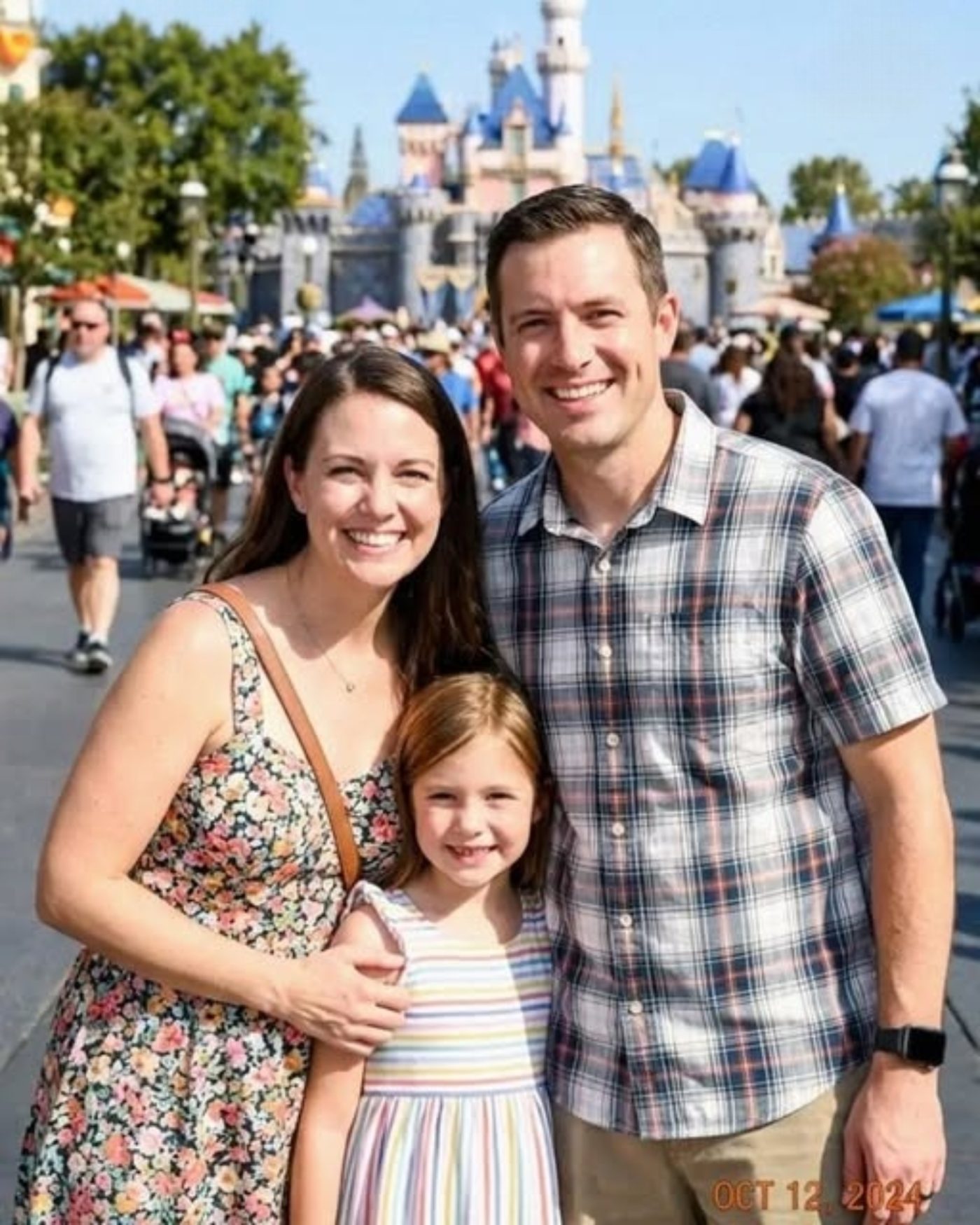 Mi hija murió hace dos años, pero la semana pasada la escuela llamó diciendo que estaba en la oficina de la dirección.