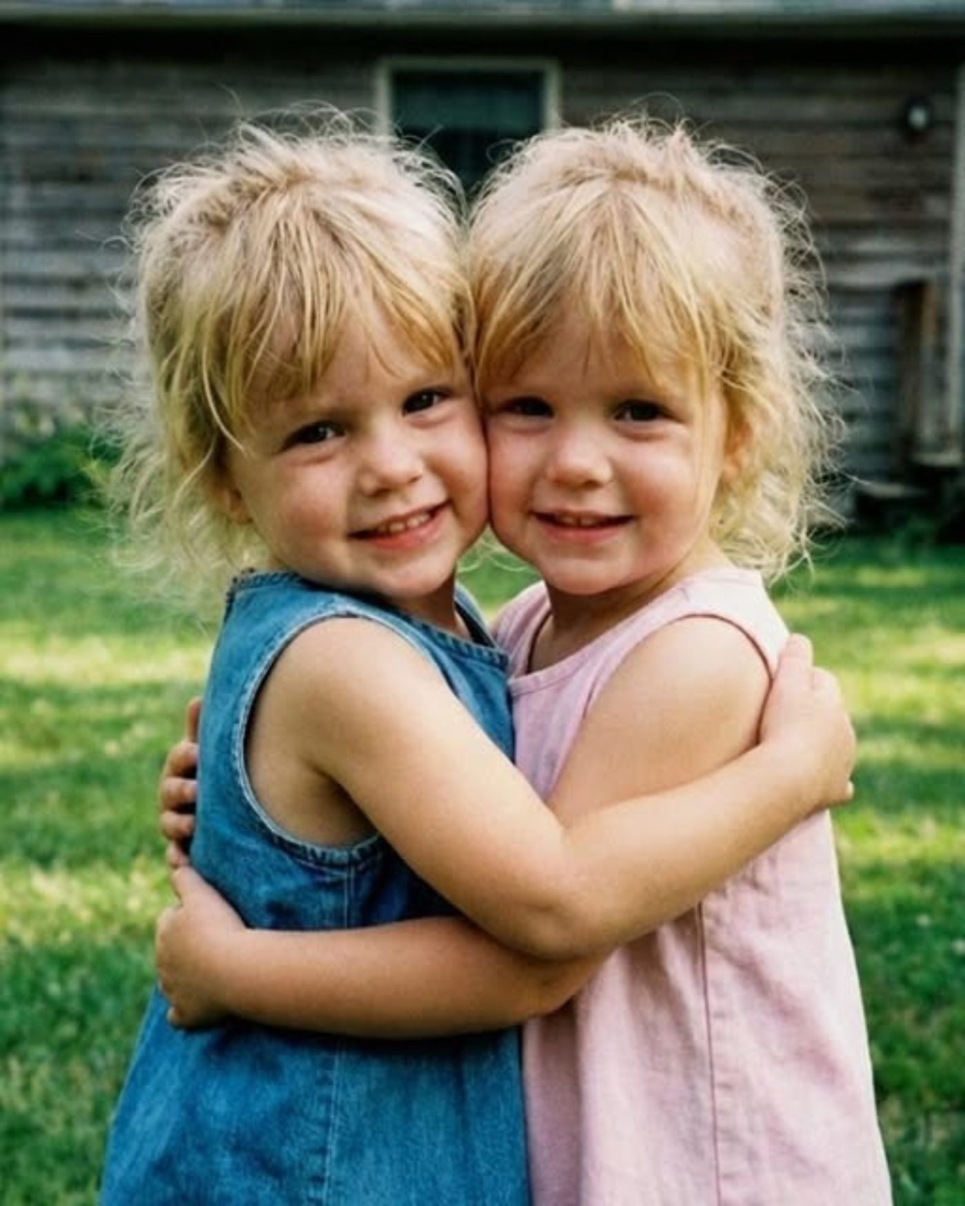 Una de mis hijas gemelas murió, y tres años después, el primer día de clases de mi otra hija en primer grado, su maestra dijo: “Sus dos niñas lo están haciendo de maravilla”.