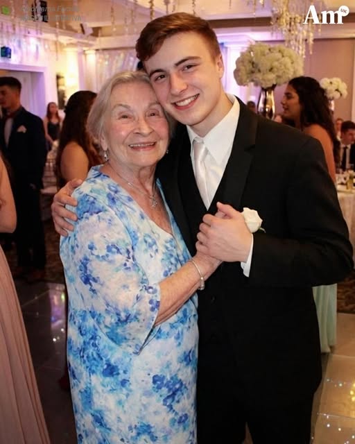 Invité a mi abuela a mi fiesta de graduación – Todos se rieron, así que detuve la fiesta y hablé