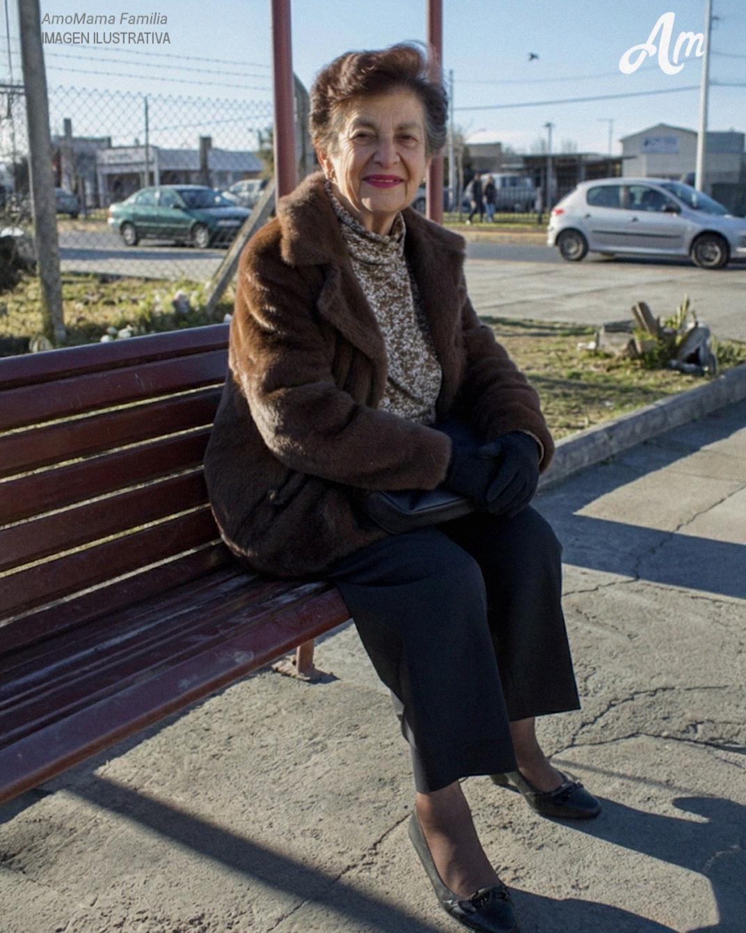 Mi esposo me dejó tirada al borde de la carretera a 48 kilómetros de casa – Pero una señora mayor sentada en un banco me ayudó a que se arrepintiera