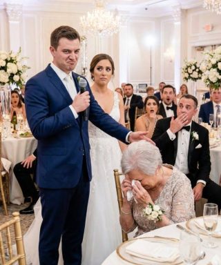 Mio figlio ha preso il microfono al matrimonio da 19.000 dollari che abbiamo pagato e ha ringraziato la suocera per essere la sua “vera mamma”. Nella stanza è calato il silenzio. Io non ho detto una parola… finché non ho creato un momento di cui si pentirà per il resto della sua vita.