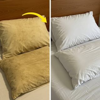 Ho provato la miscela di bicarbonato di sodio e aceto bianco sui miei cuscini e ora brillano come nuovi! Mia moglie era così entusiasta che ha detto di non aver mai avuto cuscini così puliti da anni. Dovete provarla anche voi! Salvate questo post e leggete il primo commento per la ricetta completa 👇👇👇